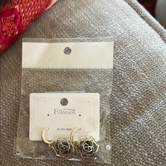 Jewelry - Gold Rose Earrings